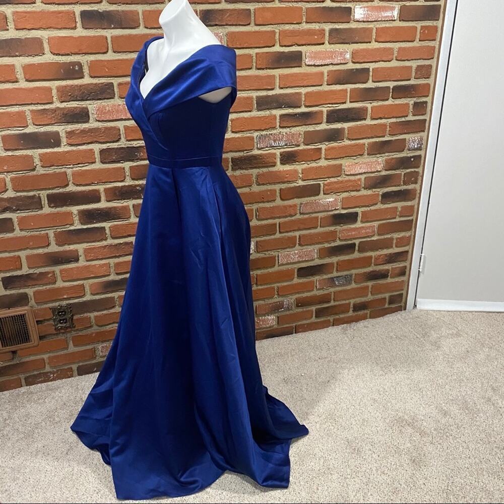 Women's Xscape Off Shoulder Blue Formal Dress Sz 6 Long Royal Blue Gown - Picture 7 of 13